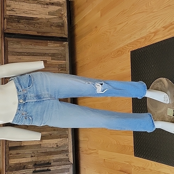 Levi's Premium Ribcage Straight  Distressed Jeans - Picture 1 of 13